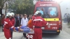 Intervenţie SMURD la Bălţi! Un bătrân de 82 de ani a căzut de la etajul doi al unui bloc (VIDEO)