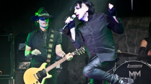  Surpriză în cadrul unui concert. Actorul Johnny Depp a cântat la chitară alături de excentricul Marilyn Manson