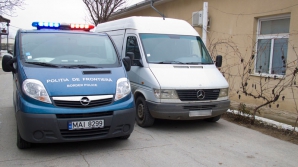 Descinderi la Ialoveni! Poliţia a confiscat marfă de contrabandă de înaltă calitate şi în proporţii mari (VIDEO)