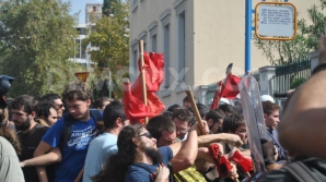 Studenţii s-au bătut cu poliţiştii la Atena. Ce le-a provocat nemulţumirea 