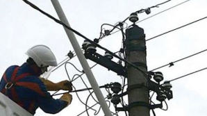 Precipitaţiile abundente au lăsat 17 localităţi din ţară fără energie electrică  