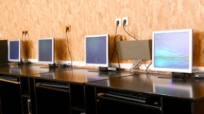 CEC repartizează calculatoare pentru înregistrarea electronică a alegătorilor la scrutinul din 30 noiembrie