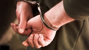 Un bărbat din Drochia a fost încătuşat imediat după ce poliţiştii au văzut ce are în gospodărie