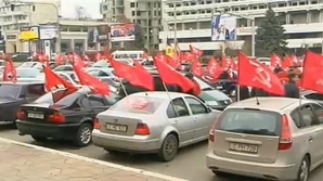 Chișinăul a fost împânzit de drapele roșii. Comuniştii şi-au mobilizat votanţii cu un marş auto
