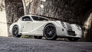 Tradiție mai presus de inovație: Cum arată automobilul din lemn asamblat manual (VIDEO)