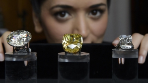 Bijuterii regale în valoare de 80 de milioane de dolari vor fi scoase la licitaţie