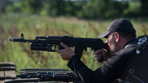 Tiruri intense de artilerie în estul Ucrainei. Kievul anunţă moartea a doi soldaţi, iar alţi cinci au fost răniţi