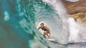 Etapă decisivă în circuitul mondial de surf feminin. Cine sunt favoritele sezonului