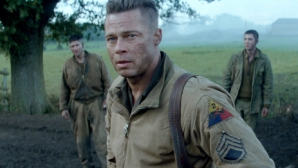 O jachetă a lui Brad Pitt a fost scoasă la licitaţie pe Internet. Actorul şi-a lăsat semnătura pe haină