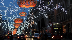 Eveniment fastuos la Londra! Luminiţele de Crăciun au fost aprinse în ovaţiile mulţimii