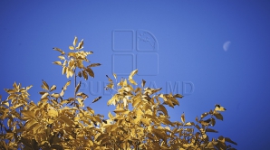 Dispoziţie mixtă în weekend. Soarele se va confrunta cu norii 