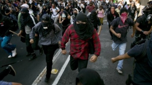 Ciocniri violente în Guerrero: Un grup de protestatari a atacat sediul partidului aflat la guvernare