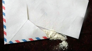 Doi miniştri, la un pas de moarte! Oficialii au primit scrisori cu otravă letală