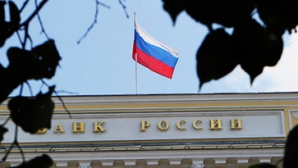 Banca Rusiei a lăsat factorii externi să decidă valoarea rublei. Nu va renunţa totuşi la intervenţii 