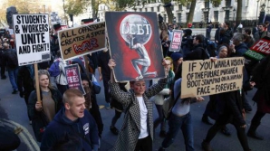 Protest violent la Londra. Mai mulţi studenţi au fost reţinuţi în urma ciocnirilor cu forţele de ordine