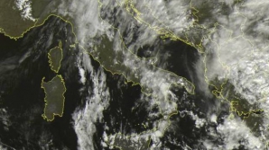 Prăpăd în sudul Italiei! Un ciclon tropical a doborât copaci şi a smuls ţigla de pe acoperişuri