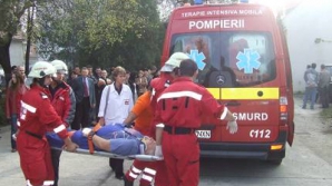 Intervenţie SMURD la Bălţi! Un bătrân de 82 de ani a căzut de la etajul doi al unui bloc (VIDEO)
