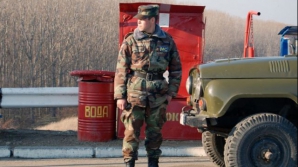 Autorităţile transnistrene îi obligă pe poliţiştii moldoveni din zona de securitate să se înregistreze la comisariatele militare