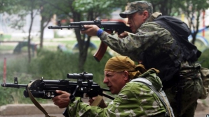 Se înteţesc luptele în estul Ucrainei. Kievul acuză Rusia că trimite militari şi armament în zonă