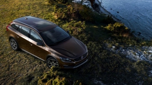 PREMIERĂ MONDIALĂ: Volvo V60 a primit versiunea cu gardă mărită la sol Cross Country (FOTO)