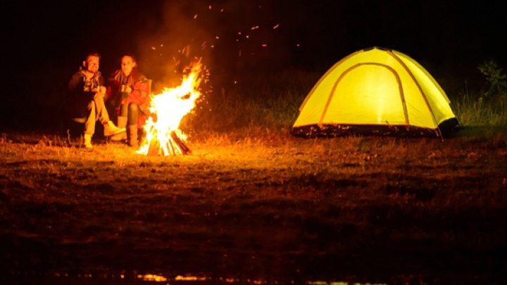 Aşa ceva nu ştiai! Ce se întâmplă cu oamenii care stau lângă un foc