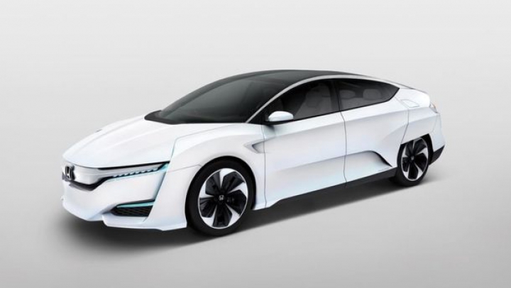 Honda FCV Concept: 700 de kilometri de autonomie maximă şi versiune de serie lansată în 2016 (FOTO)