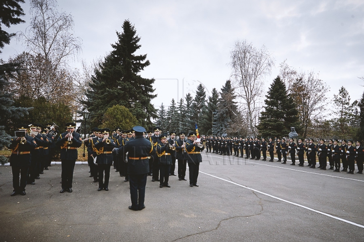 Statele Unite ne-au dăruit vehicule militare. Ambasadorul Moser: Nu este ultima donaţie de acest fel (GALERIE FOTO)