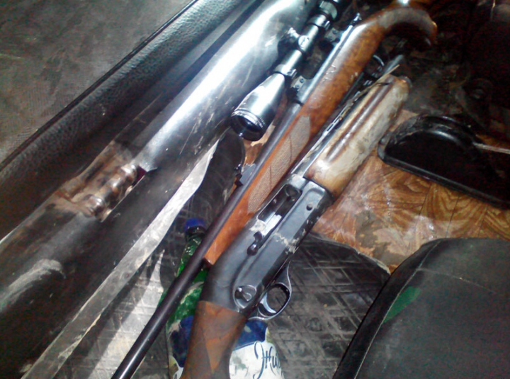 Trei bărbaţi, reţinuţi după ce au ieşit la vânătoare. Ce au găsit poliţiştii de frontieră în portbagajul maşinii lor