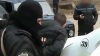 Descindere cu mascaţi! O grupare criminală periculoasă, deconspirată de oamenii legii (VIDEO)