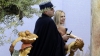 Situație tragicomică la Vatican. O femeie cu sânii goi a furat statueta Pruncului Iisus (VIDEO)