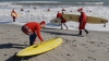 Sute de oameni au ales să sărbătorească Naşterea Domnului prin surfing şi bronzat