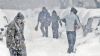 România este sub cod galben de ninsori. Zăpadă a creat haos pe drumuri (VIDEO)