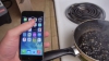Experimentul pe care nu trebuie să-l faci! Ce se întâmplă dacă fierbi un iPhone 6 în Coca Cola (VIDEO)