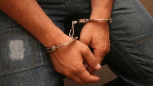 Un bărbat se comporta ciudat în centrul Chişinăului. Oamenii legii l-au reţinut imediat