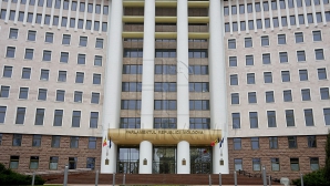 An nou în casă nouă. Deputaţii vor putea intra în birourile renovate din sediul Parlamentului