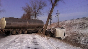 Un camion s-a dezmembrat într-un accident pe traseul Ungheni-Sculeni (VIDEO)
