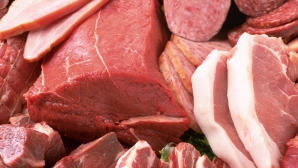 Producătorii de carne, afectaţi de embargoul rusesc. Fermierii RISCĂ SĂ FALIMENTEZE