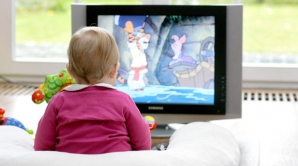 Cine și cum ar trebui să-i apere pe copii de pericolul de la televizor, duminică la "Moldova, ţară de minune"