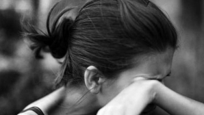 INCREDIBIL! O elevă a ajuns acasă cu fața însângerată, după ce a fost BĂTUTĂ de un profesor