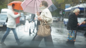 Vremea mohorâtă şi rece. În majoritatea regiunilor din ţară va ploua