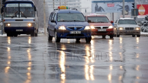 Codul Galben de polei EXPIRĂ. Pe drumuri gheaţa se menţine