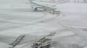 Iarna a lovit nordul Japoniei: Trei oameni au murit, iar transportul aerian şi cel feroviar a fost paralizat