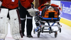 Accident groaznic pe gheaţă. Un jucător rus de hochei l-a făcut knock-out pe adversarul său (VIDEO)