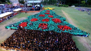RECORD! Cel mai mare pom de Crăciun creat din oameni este în Honduras (VIDEO)