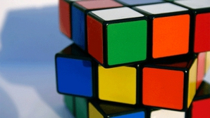 Încearcă să-l rezolvi pe ăsta! Cel mai mare cub Rubik are pe fiecare faţă 1014 plăci colorate