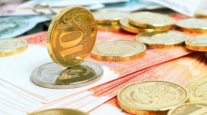 Rubla rusească se prăbuşește în hău. Cât a costat astăzi dolarul şi euro la bursa din Moscova