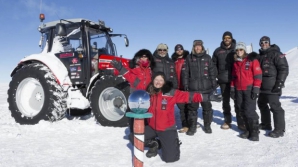 INCREDIBIL! O olandeză a ajuns la Polul Sud la volanul unui tractor (FOTO)