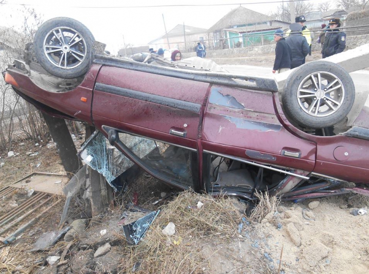 ACCIDENT GROAZNIC la Donduşeni: Şoferul unei maşini a decedat pe loc (FOTO)