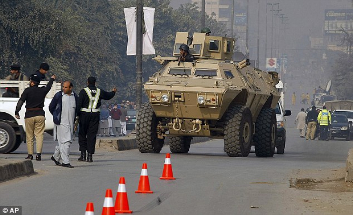 TRAGEDIE în Pakistan! Peste 100 de oameni au fost ucişi într-o şcoală militară (GALERIE FOTO)