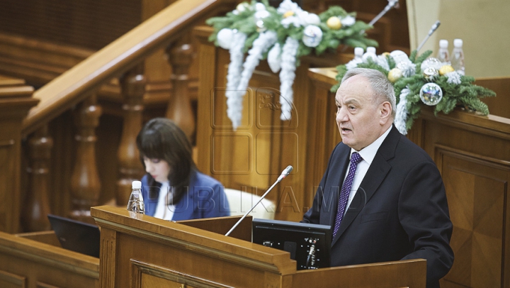 Emoţii şi voie bună la Parlament. Cum a demarat prima şedinţă a noului Legislativ (GALERIE FOTO)